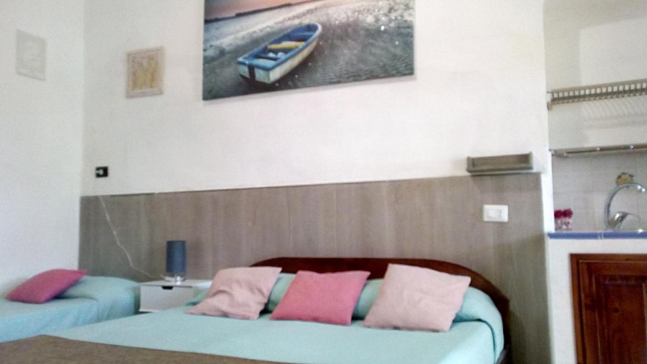B&B Casa Frank สตรอมโบลี ภายนอก รูปภาพ