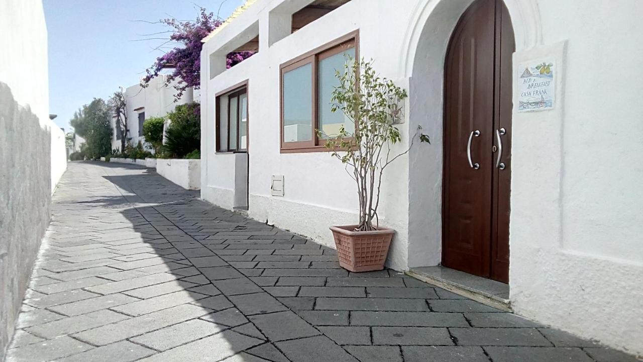 B&B Casa Frank สตรอมโบลี ภายนอก รูปภาพ